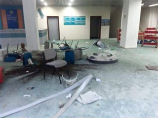 PKK Yandaşları Kütüphane Yakıp Öğrenci Rehin Aldı!