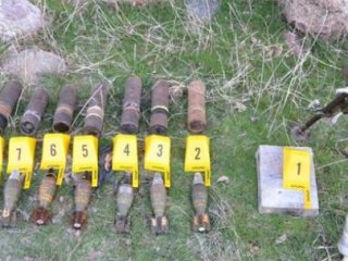 Araziye gömülü cephanelik bulundu