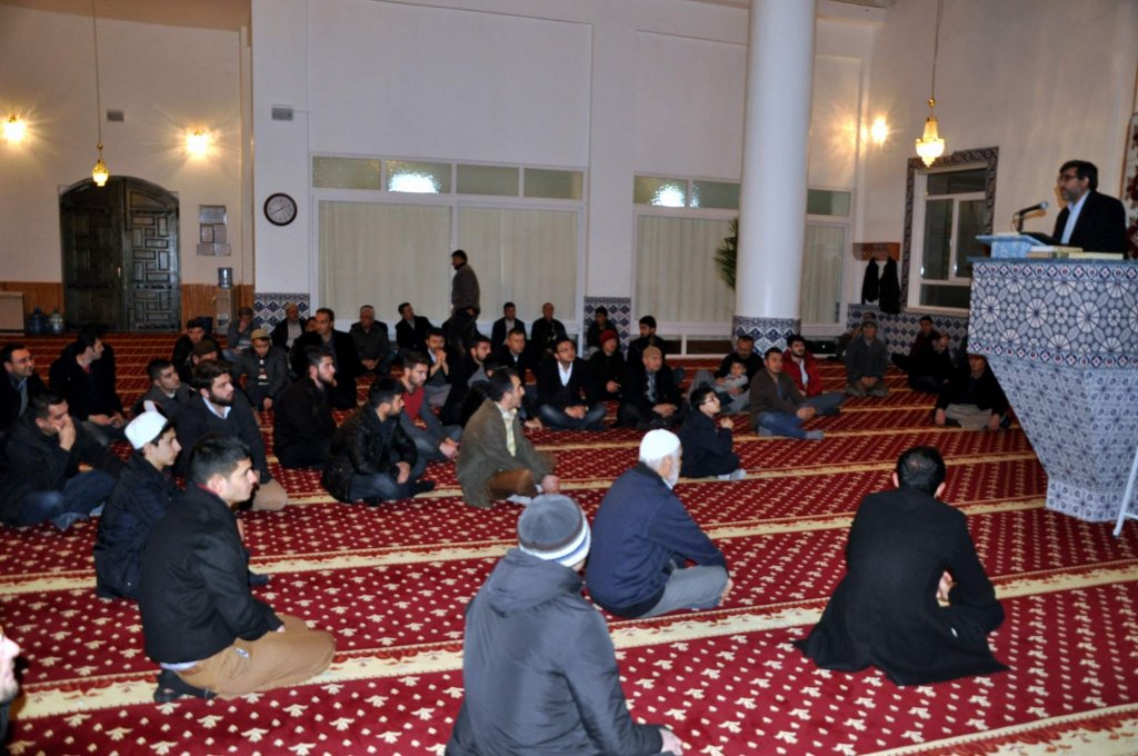 ‘Çam Ağaçlarını Değil Camileri Ümmetle Süslüyoruz’