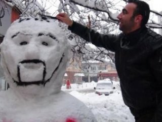 Kardan Adamı Traş Etti