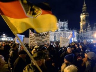 Almanya'da "İslamlaşma" Anketi!