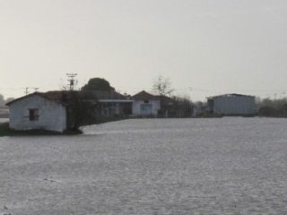 Menderes Taştı Ortalık Göle Döndü