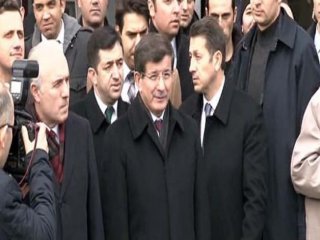 Davutoğlu Yeni Müslüman Olan Bayanı Kırmadı!
