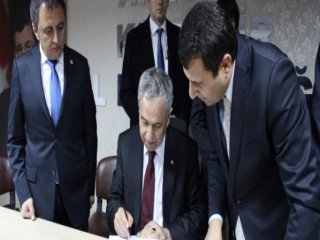 Arınç'tan Erdoğan ve Davutoğlu'na Övgü