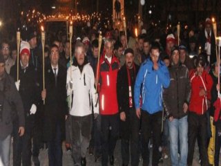 Sarıkamış'ta Meşaleli Yürüyüş Yapıldı