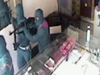 Kalaşnikofla Kuyumcu Soydular