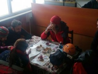 Kardan Yaptıkları Ev İle Hayatta Kaldılar