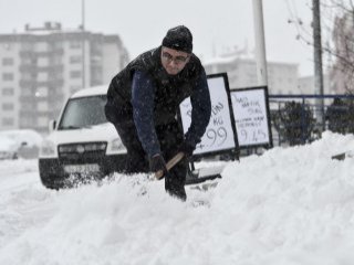 Ankara'da Kar Trafiği Felç Etti!