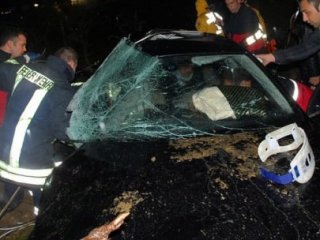 Kamyon İle Otomobil Çarpıştı: 1 Ölü, 2 Yaralı