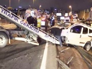 Zeytinburnu'nda Araç Takla Attı: 4 Yaralı