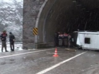 Öğrenci Servisi Devrildi: 19 Yaralı