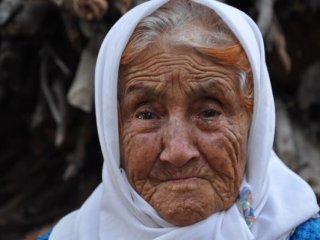 Ayşe Nine Yine Yürekleri Dağladı