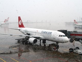 Hava ulaşımına kar engeli