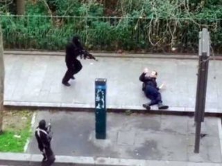 Fransız Polisin Kafasına Sıktılar!