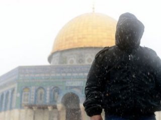 Kudüs'te yılın ilk karı düştü!