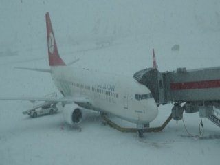 Hava Ulaşımı Felç Oldu!