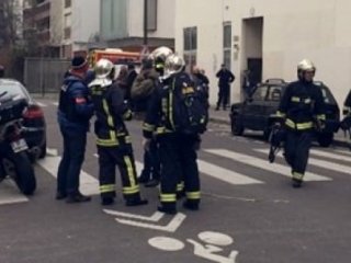Charlie Hebdo Zanlıları Bir Evde Kıstırıldı