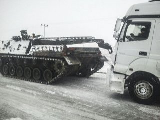 Ankara'da Tanklar Hizmet İçin Sokakta