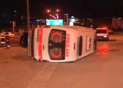 İki Ambulans Kazası: 1 Ölü 7 Yaralı
