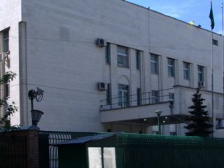 Suudi Arabistan Büyükelçiliğini kapattı