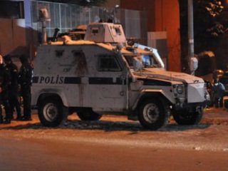 Polis karakoluna bombalı saldırı