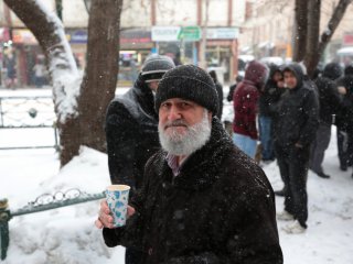 Valilikten Vatandaşlara Sıcak Çorba İkramı