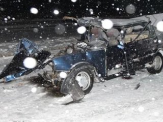 Otomobil TIR'la Çarpıştı: 1 Ölü