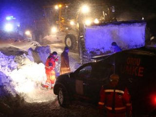 14 Saat Hira Bebeği Kurtarmak İçin Seferber Oldular