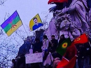 Terör Karşıtı Yürüyüşte Terör Örgütü Paçavrası