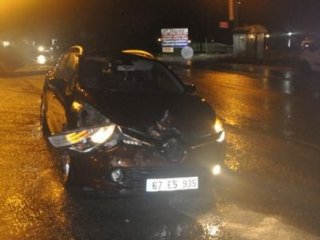 Kayalar Otomobilin Üzerine Yuvarlandı