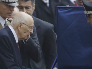 Bir İlk! Cumhurbaşkanı İstifa Etti