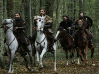 Diriliş Ertuğrul'da Alpler'in Dövüşü Nefes Kesti