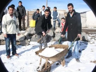 Susuz Köyün Gençleri Bekar Kaldı