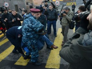 Ermenistan'da Halk Sokağa Döküldü!