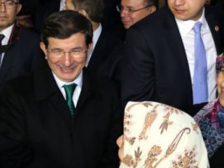 Davutoğlu'ndan Türbe Ziyareti