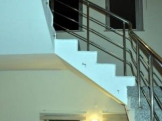 Merdivenlerden Düşüp Öldü