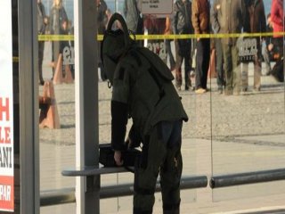 Otobüs durağına ses bombası