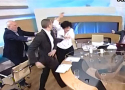 Yunanlı iki vekil canlı yayında birbirine girdi!..
