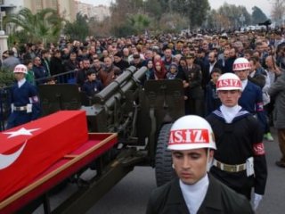 Şehit Olan Asker Toprağa Verildi