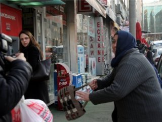 Skandala Karışanların Yakınları Gazetecilere Saldırdı