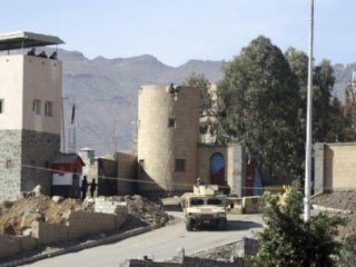 Husiler Başbakanlık Binasına Girdi