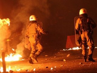 Atina Sokakları Alev Alev!