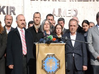 DİSKİ DEDAŞ'ın Önüne Hendek Kazdı