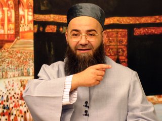 Kadınların Erkekler Arasında Çalışması Caiz Değil