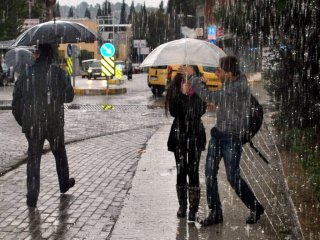 Hafta Sonu Yağış Ve Fırtına Geliyor