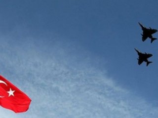 Yunanistan Türk jetlerini taciz etti