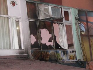 Belediye ve AK Parti Binasına Molotoflu Saldırı