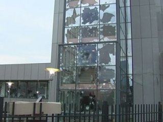 Başbakanlık Binasına Saldırdılar