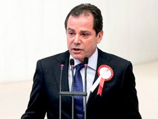 CHP'den İstifa Etti, Merkez Parti'ye Katıldı