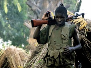 Orta Afrika'da Bisküvi Fiyatına El Bombası!